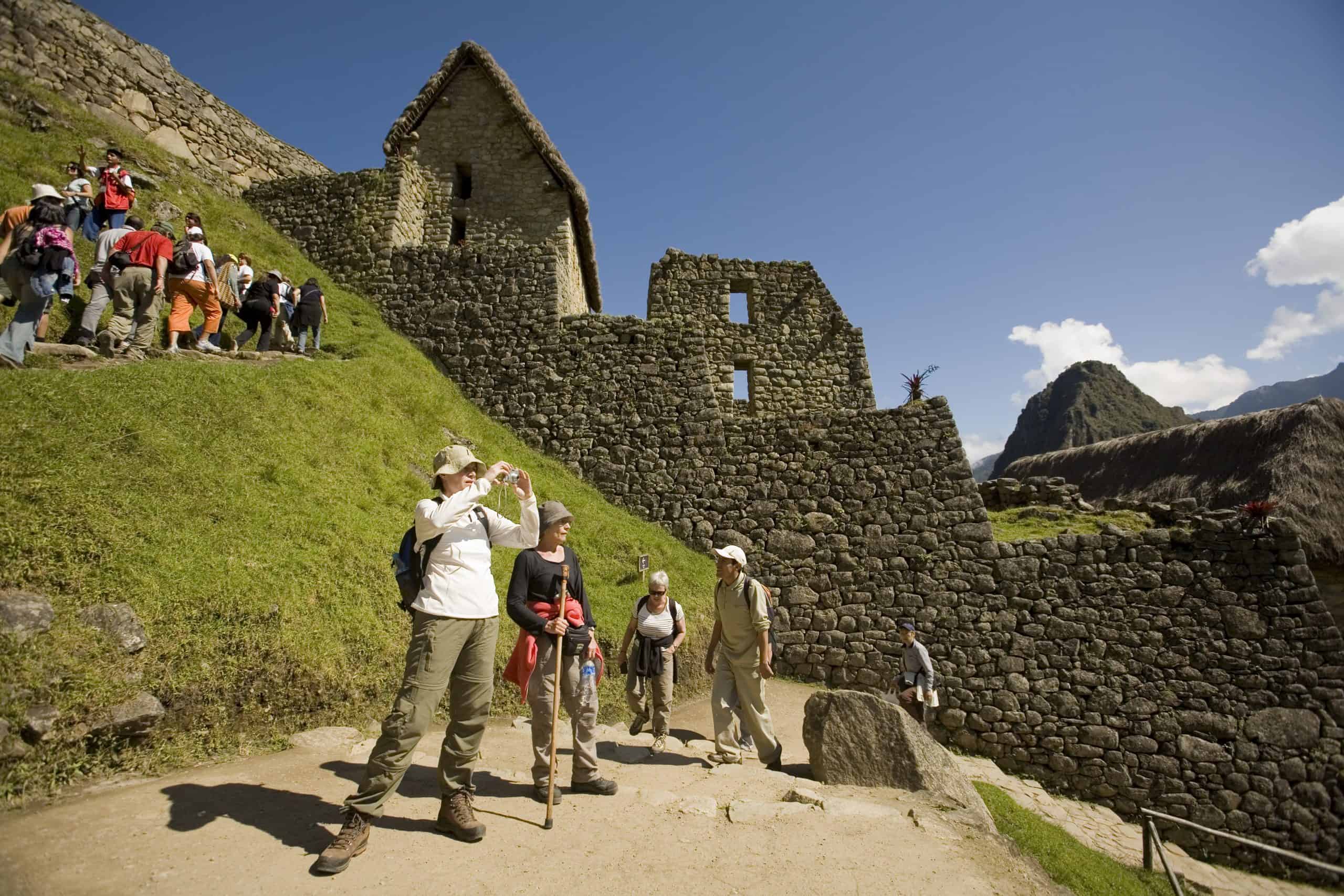 Turistas en la ciudadela de Machu Picchu.